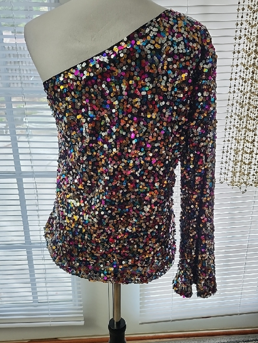 One-Shoulder Multicolor Sequin Top - Picture 4 of 4
